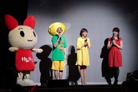 左から山本シュウ、小林麻耶、川田裕美。