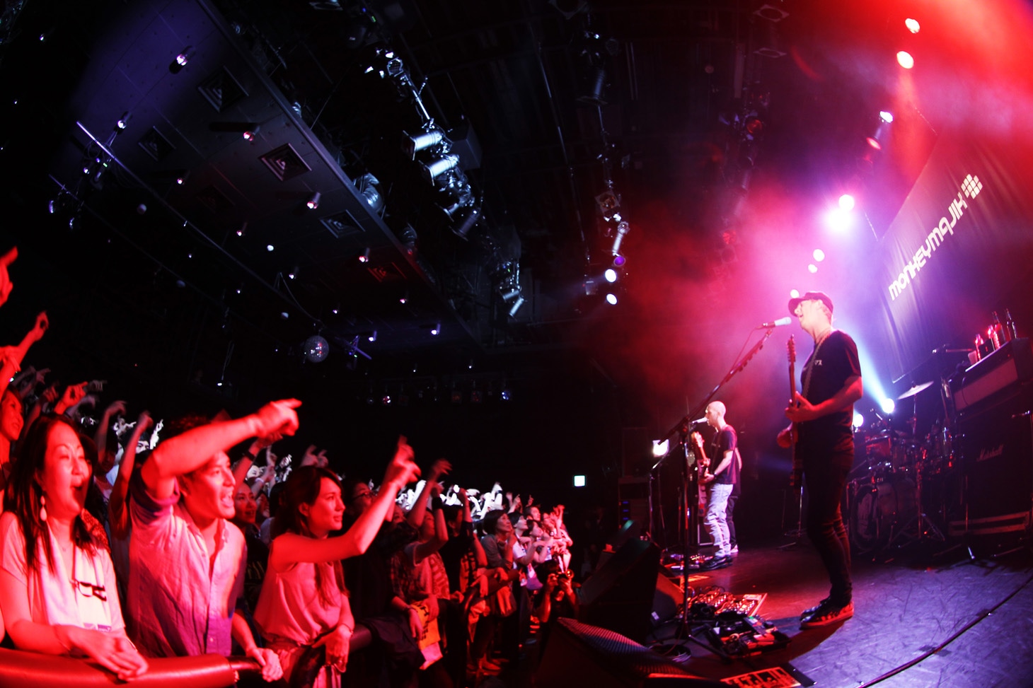 MONKEY MAJIK「MONKEY MAJIK JAPAN TOUR 2017 -LIVE HOUSE 原点回帰-」東京・WWW X公演の様子。（撮影：武裕康）