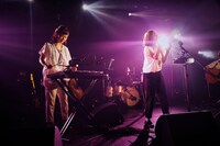 「ボブ・ディラン」のパフォーマンスの様子。（撮影：岩澤高雄）