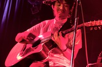 カワムラヒロシ（G）（撮影：岩澤高雄）