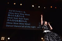 モーニング娘。「LOVEマシーン」の歌詞を一部エビ中仕様に替えて歌う柏木ひなた。