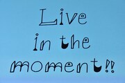 ライブタイトル「Live in the moment!!」の手書き文字。
