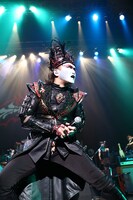 デーモン閣下「DEMON'S ROCK“EXISTENCE”TOUR, DC19」東京・Zepp Tokyo公演の様子。（写真提供：アリオラジャパン）