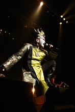 デーモン閣下「DEMON'S ROCK“EXISTENCE”TOUR, DC19」東京・Zepp Tokyo公演の様子。（写真提供：アリオラジャパン）