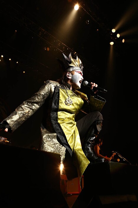 デーモン閣下「DEMON'S ROCK“EXISTENCE”TOUR, DC19」東京・Zepp Tokyo公演の様子。（写真提供：アリオラジャパン）