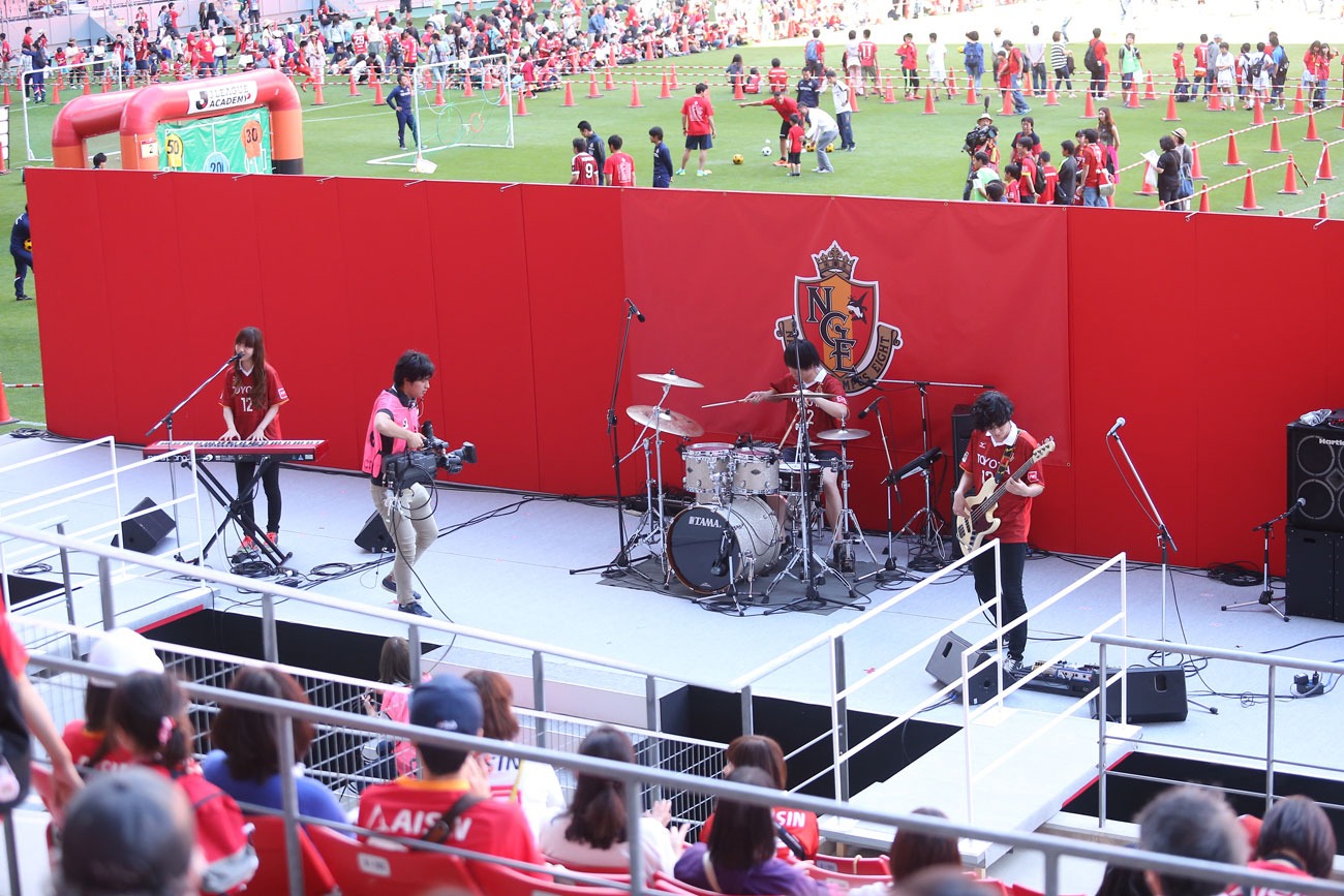 「LOVE GRAMPUS Festa 2017」に出演したクアイフ。（写真提供：EPICレコードジャパン）