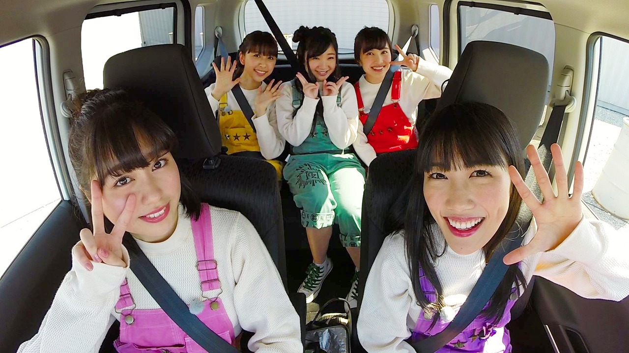 スズキ「ソリオ」に乗るももいろクローバーZ。 (c)テレビ朝日
