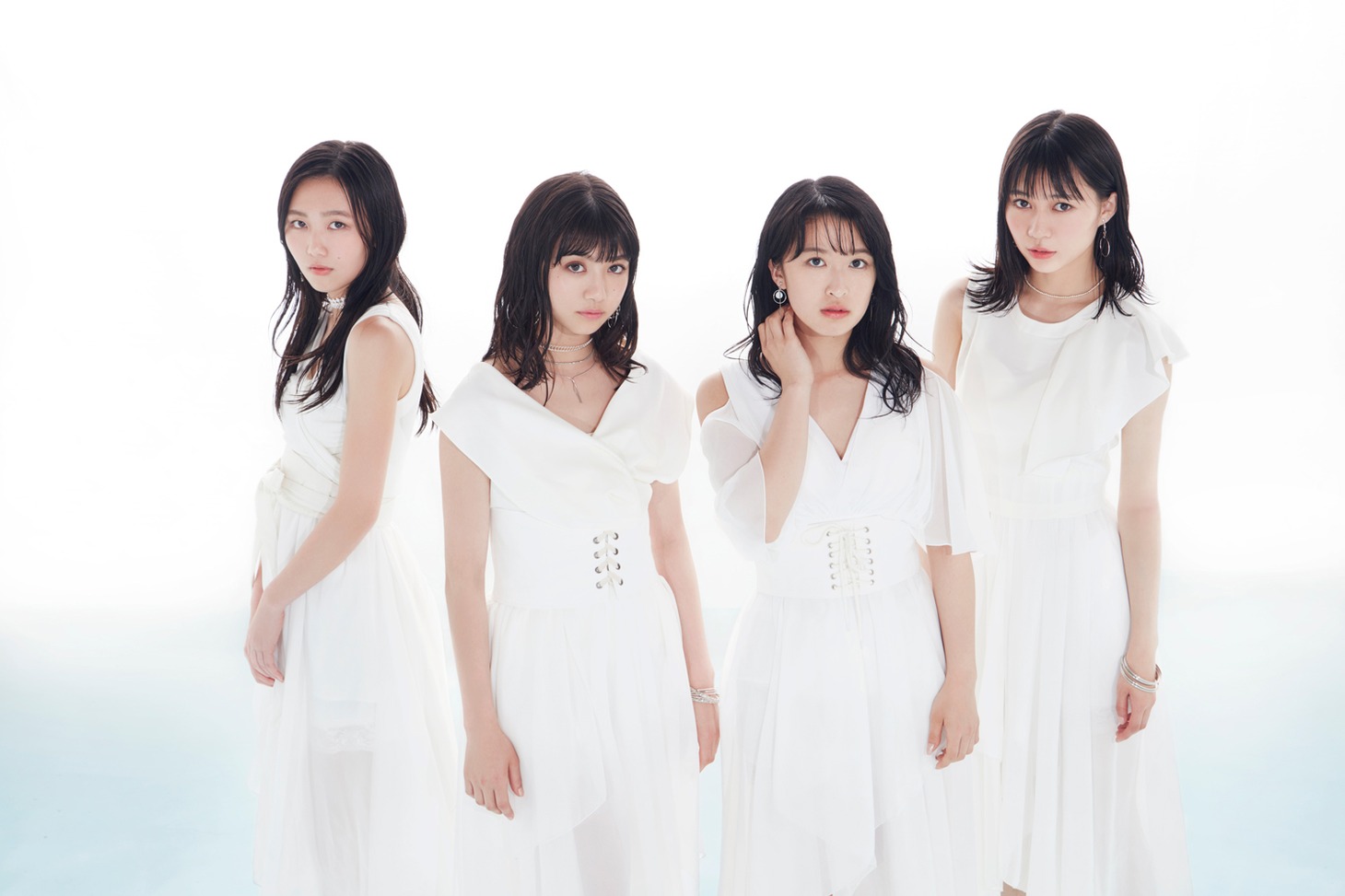 「大阪女子流」として出演する東京女子流。