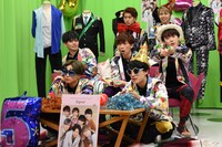 LINE LIVE配信直前、スタンバイ中の超特急。