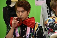 お茶を飲むコーイチ。