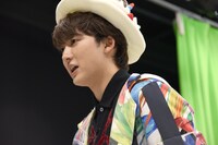 クイズに答えるユーキ。