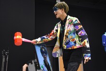 8号車にハートボタンを押さないよう訴えるタクヤ。