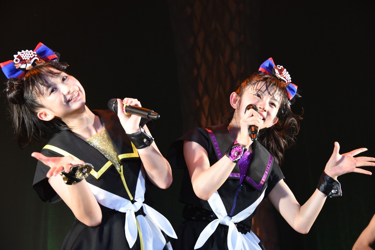 左から春乃きいな、瀬田さくら。
