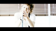 INORAN「Ride the Rhythm」ミュージックビデオのワンシーン。