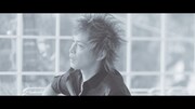 INORAN「Shine for me tonight」ミュージックビデオのワンシーン。