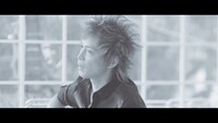 INORAN「Shine for me tonight」ミュージックビデオのワンシーン。