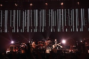 人気記事4位は「back number、命懸けで挑んだたまアリで24曲熱演」より、「back number "All Our Yesterdays Tour 2017"」埼玉・さいたまスーパーアリーナ公演の様子。(撮影:佐藤祐介)