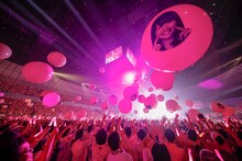 佐々木彩夏「AYAKA-NATION 2016 in 横浜アリーナ」の様子。（photo by HAJIME KAMIIISAKA）