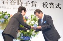 左から市村正親、加山雄三。