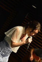 安田レイが出演した「KIRIN BEER "Good Luck" LIVE」の様子。（写真提供：TOKYO FM）