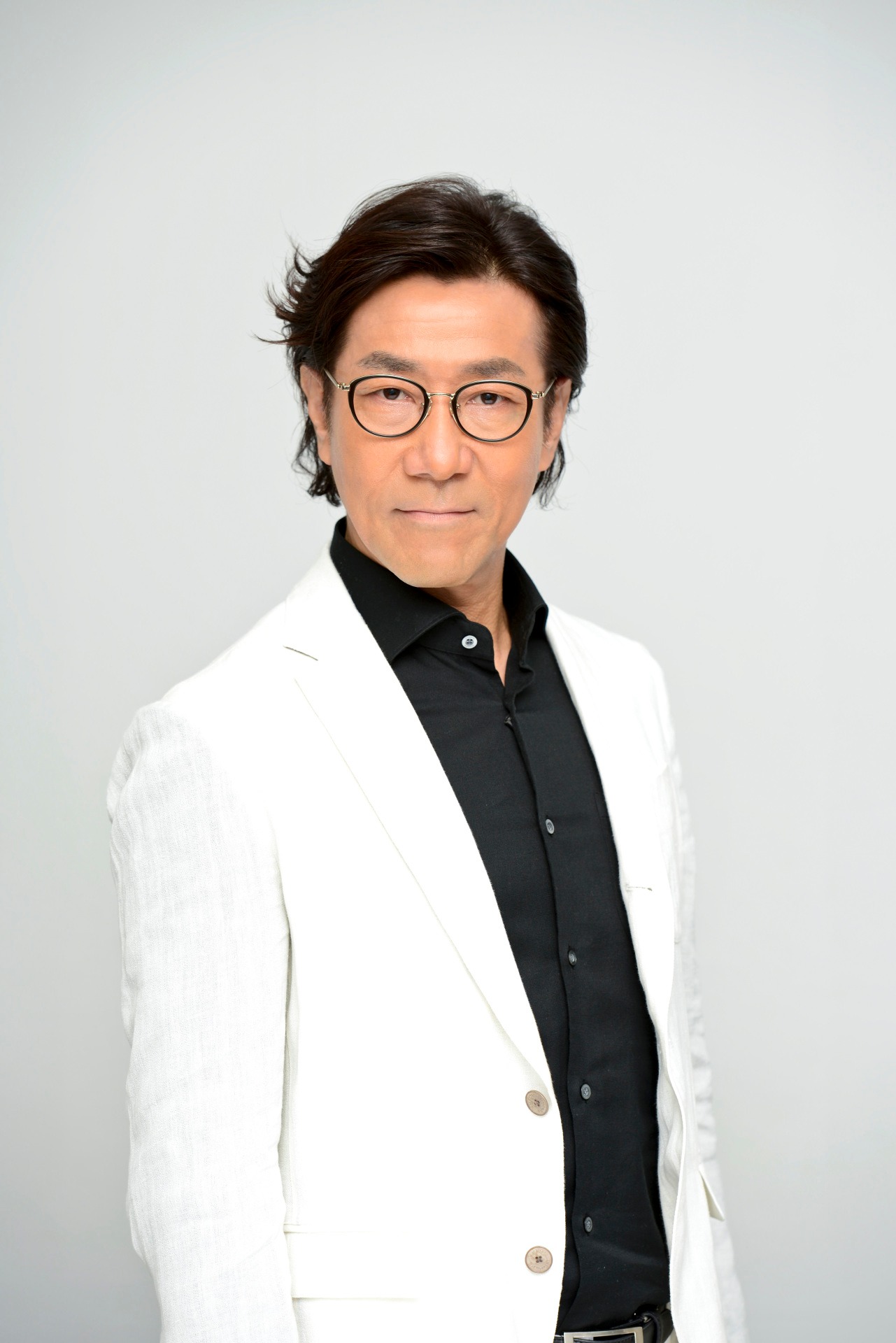 「脳にスマホが埋められた！」出演者の岸谷五朗。