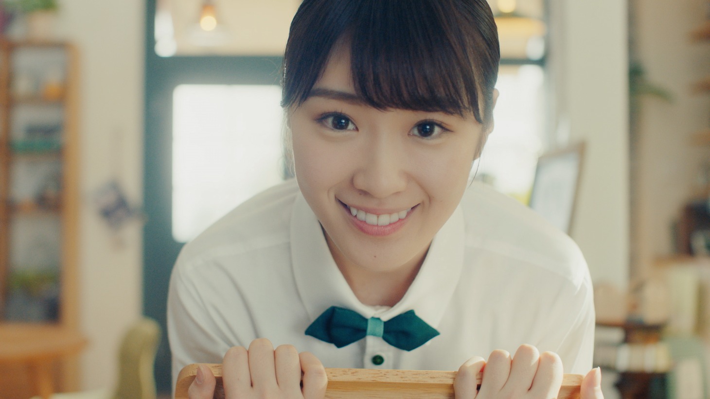 「明治ロカボーノ」Webムービーの高山一実。