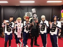 アルスマグナと篠原信一（右から3番目）。