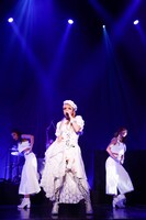 メイリア（Vo）（撮影：M.キセキ）