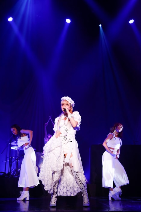 メイリア（Vo）（撮影：M.キセキ）