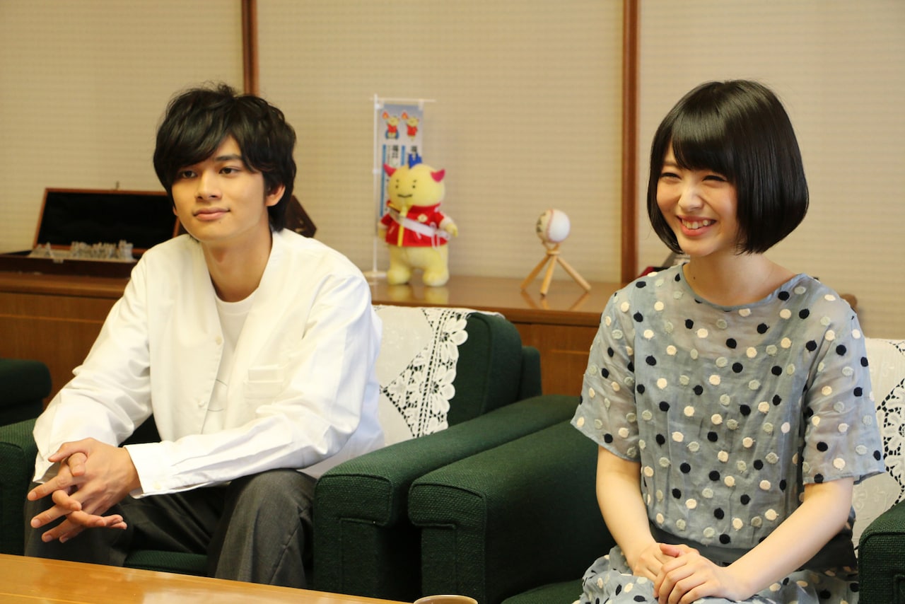 福井県庁を訪れた北村匠海（DISH//）と浜辺美波。