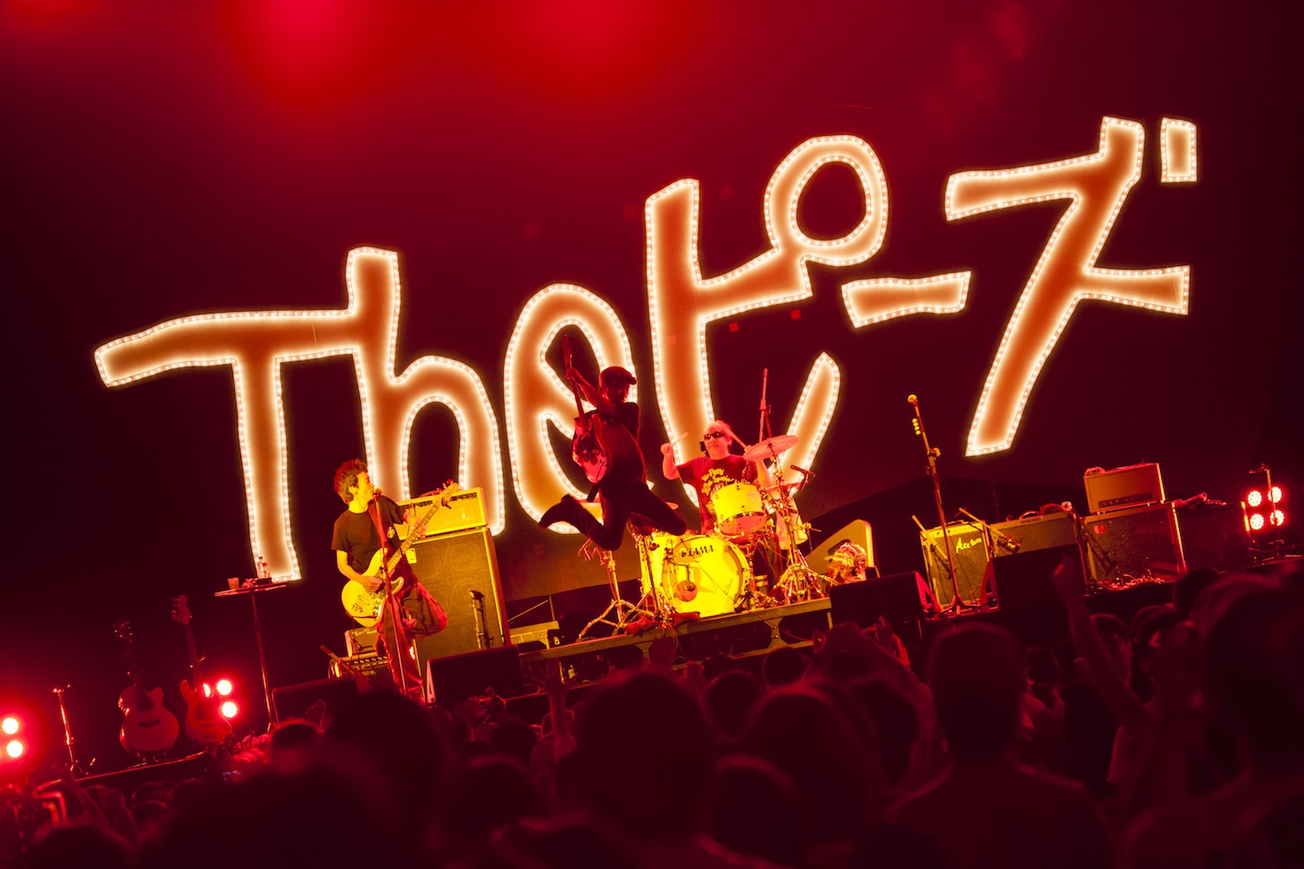「Theピーズ30周年日本武道館」の様子。（撮影：新保勇樹）