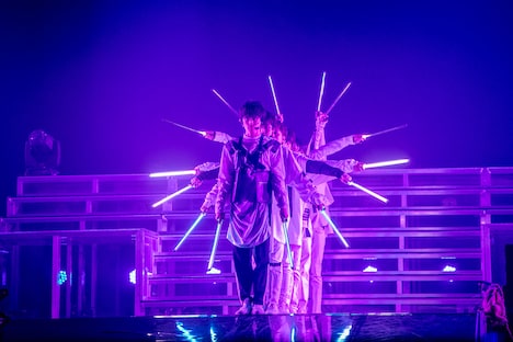 デジタルポイを使った「バッタマン」のパフォーマンス。