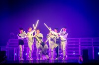 デジタルポイを使った「バッタマン」のパフォーマンス。