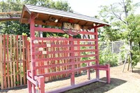 「HiGH&LOW THE LAND」内には、出演者たちがサインを入れた絵馬も。