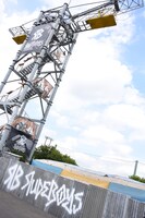 「HiGH&LOW」コラボアトラクションの「RUDEバンジー」。