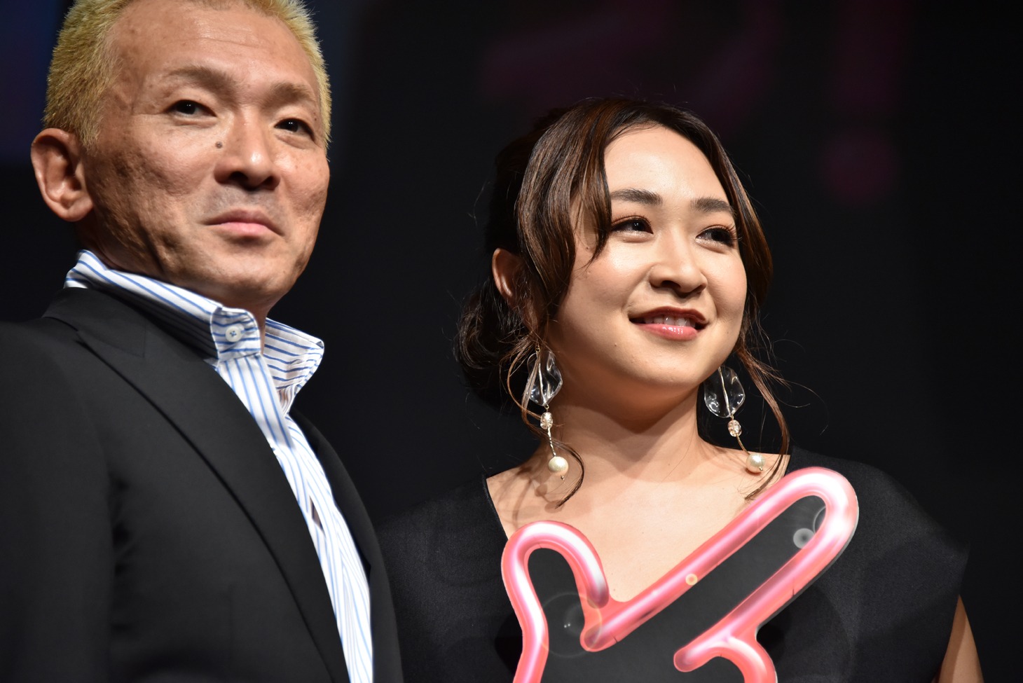 中西圭一（左）と菅原愛子（右）。