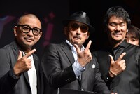 左から中野英雄、横山剣、伊原剛志。