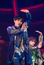 若干黒目の残る白目をするカイ。