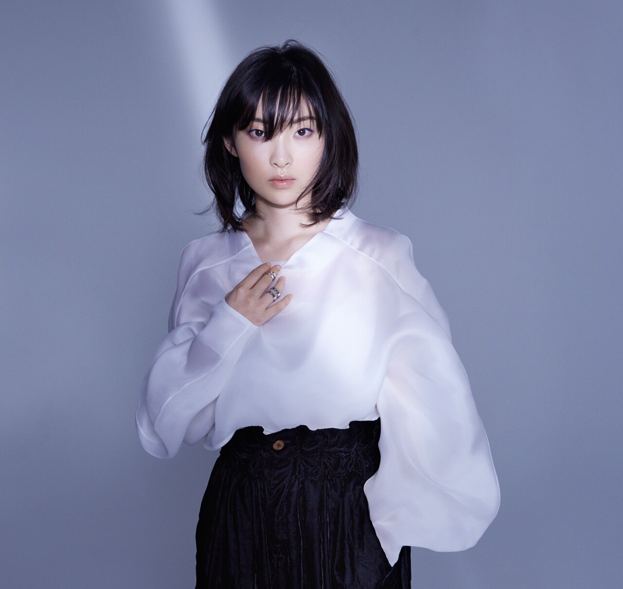 夜の街で抱き寄せられる家入レオ、尾崎雄貴提供「Relax」MVは大人な仕上がり