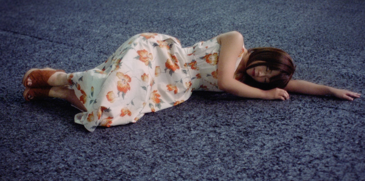 Have a Nice Day!「マーベラス」MV、渋谷駅前で横たわる紗倉まな