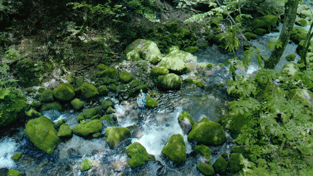 「サントリー天然水」新CM「水の山行ってきた 奥大山」編のワンシーン。