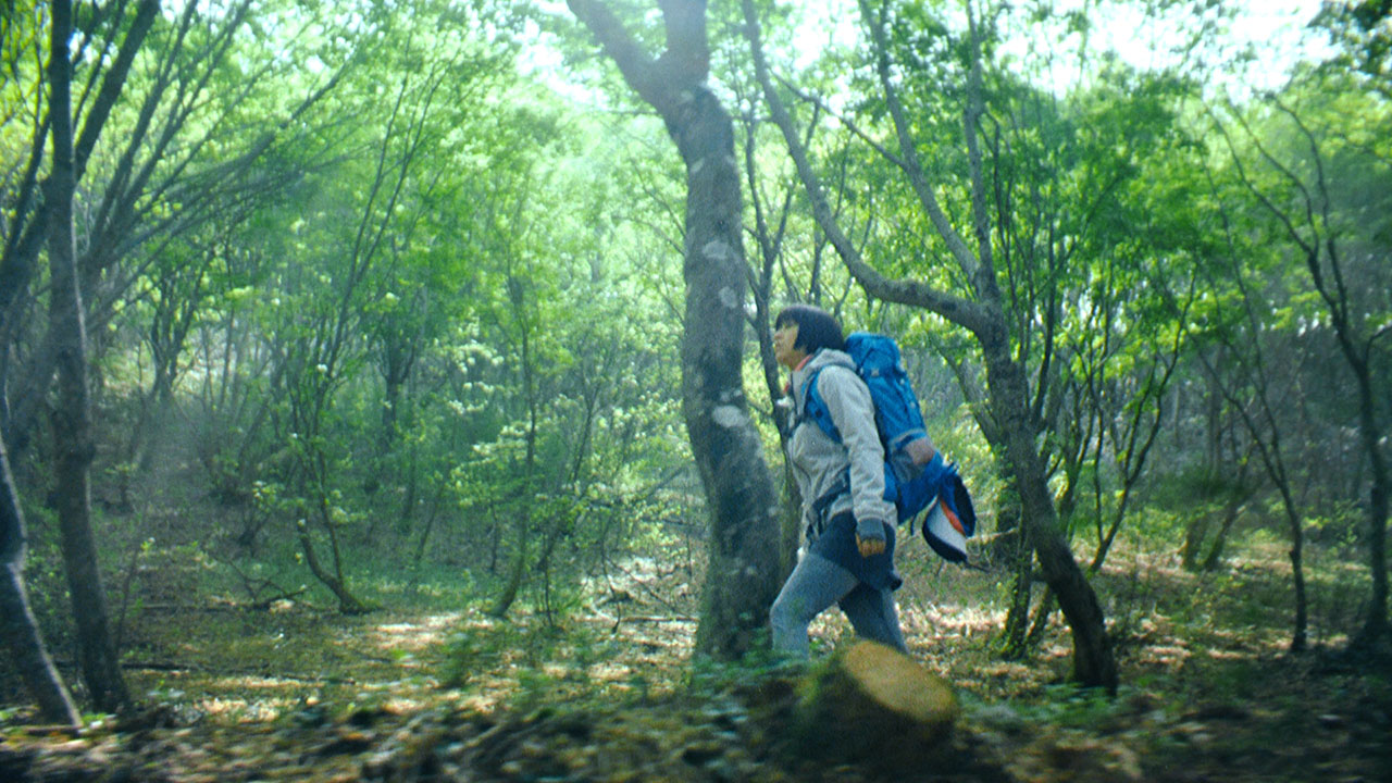 「サントリー天然水」新CM「水の山行ってきた 奥大山」編のワンシーン。