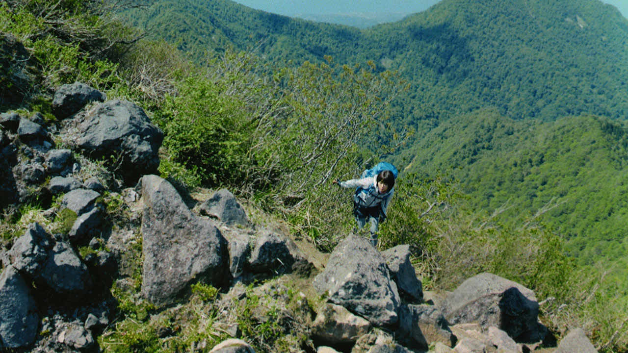 「サントリー天然水」新CM「水の山行ってきた 奥大山」編のワンシーン。
