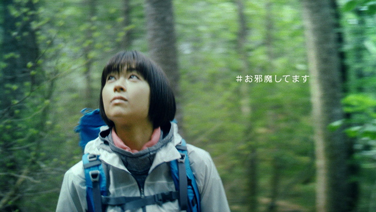 「サントリー天然水」新CM「水の山行ってきた 奥大山」編のワンシーン。