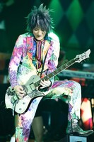 angela「angelaのミュージック・ワンダー★特大サーカスin日本武道館～僕等は目指したShangri-La～」東京・日本武道館公演の様子。（写真提供：キングレコード）