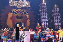 angela「angelaのミュージック・ワンダー★特大サーカスin日本武道館～僕等は目指したShangri-La～」東京・日本武道館公演の様子。（写真提供：キングレコード）