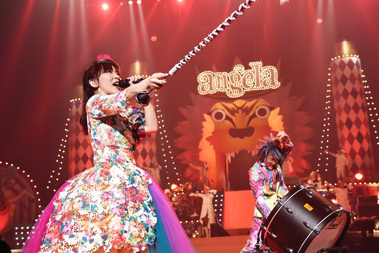angela「angelaのミュージック・ワンダー★特大サーカスin日本武道館～僕等は目指したShangri-La～」東京・日本武道館公演の様子。（写真提供：キングレコード）