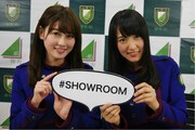 左から欅坂46の守屋茜、菅井友香。