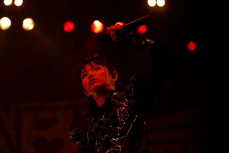 SU-METAL（Vo, Dance）（Photo by Tsukasa Miyoshi ［Showcase］）