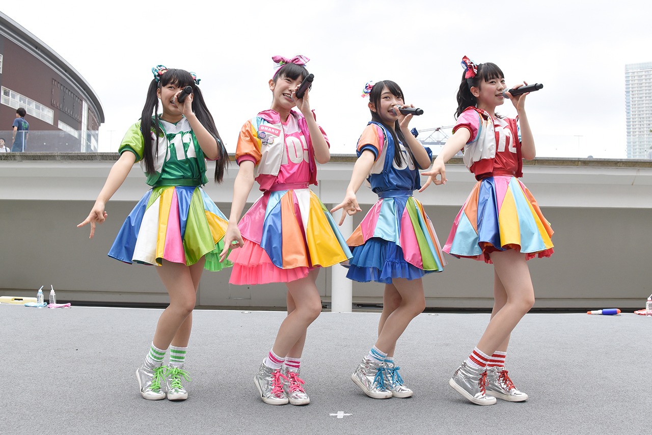 「キタコレ！モーニング」を披露するときめき▽宣伝部。